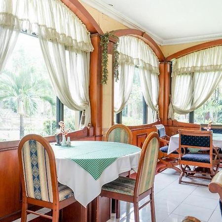 Hotel Istana Permata Juanda Sawotratap Exterior foto