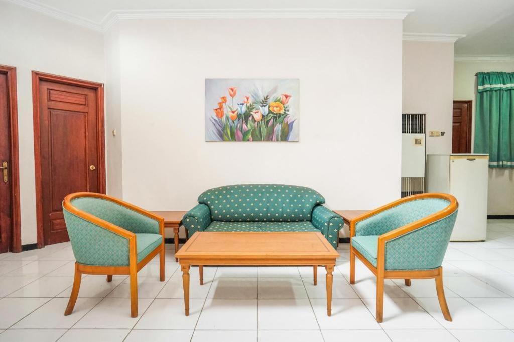 Hotel Istana Permata Juanda Sawotratap Exterior foto