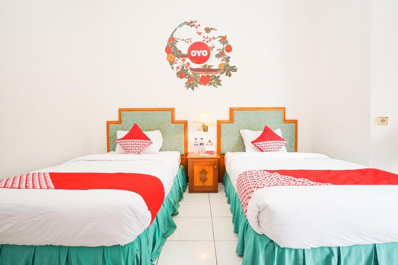 Hotel Istana Permata Juanda Sawotratap Exterior foto