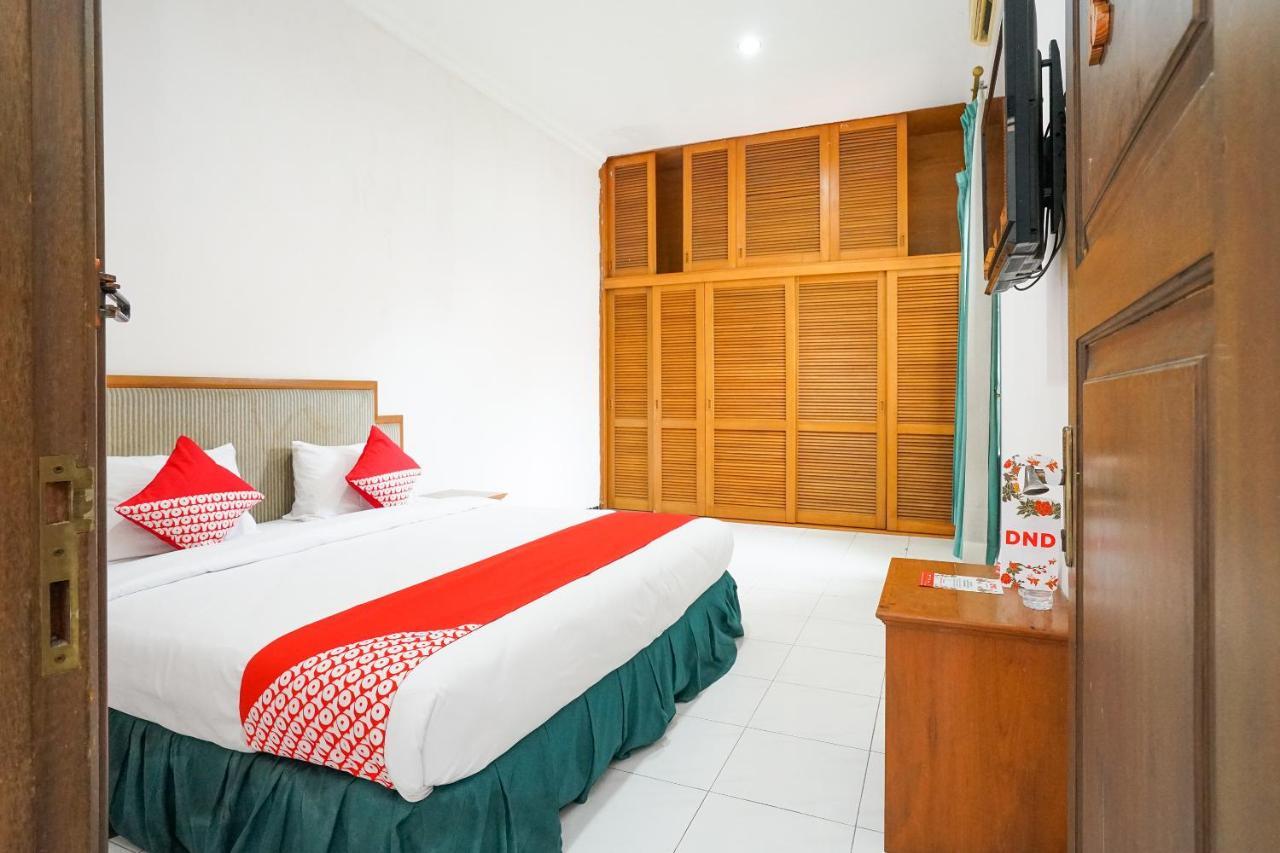 Hotel Istana Permata Juanda Sawotratap Exterior foto