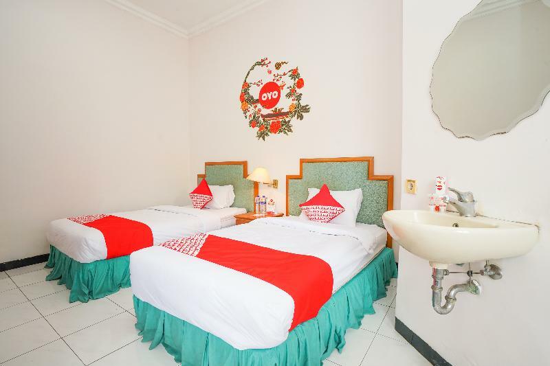 Hotel Istana Permata Juanda Sawotratap Exterior foto