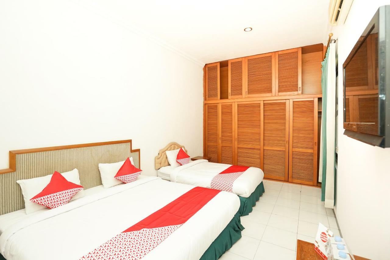 Hotel Istana Permata Juanda Sawotratap Exterior foto
